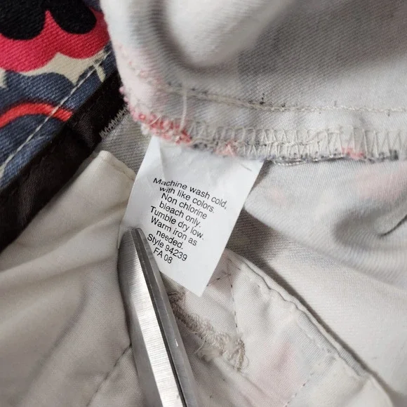 Jcrew Capri Pants Casual Womens Stretch White, Black & Red Floral Print Size 4P - Picture 8 of 10